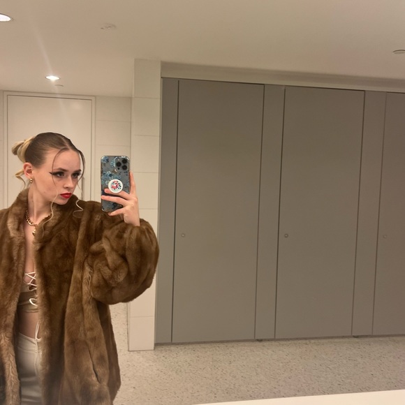 Meet your Posher, Lily - Picture 3 of 4